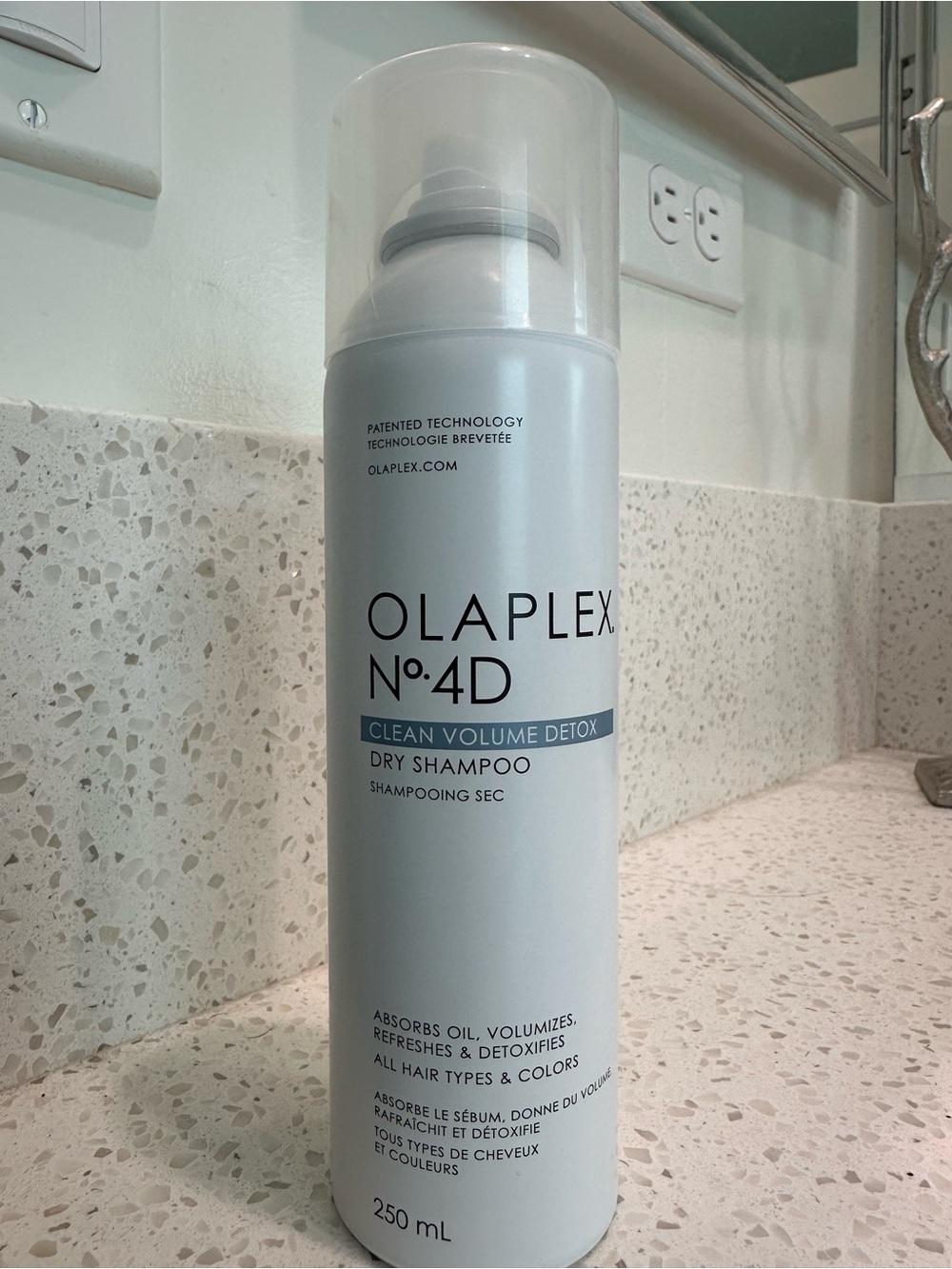 OLAPLEX No.4D Dry Shampoo – Pale Blue Can